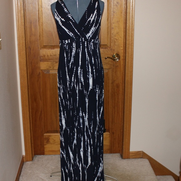 Matty M Dresses & Skirts - Navy V Neck Maxi Dress